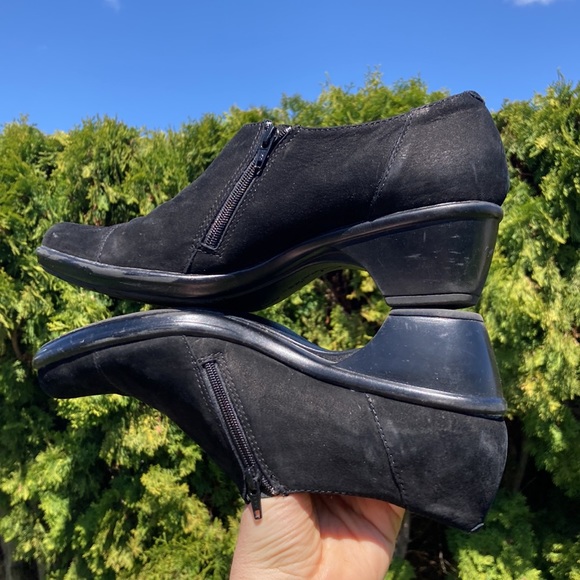 Clarks Ankle Slip On Boot Heeled Black Leather Women’s Size 9 - Picture 7 of 10